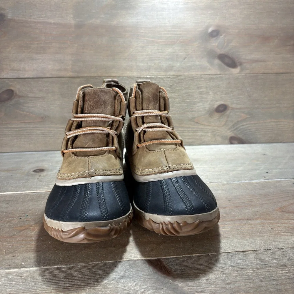 Sorel Out N About Womens size 6 shoes Brown Black Leather Waterproof Duck boots